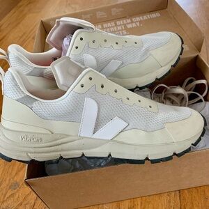 Veja Dekkan Alveomesh Sneaker, Women’s Size 8, Natural with White 🤍